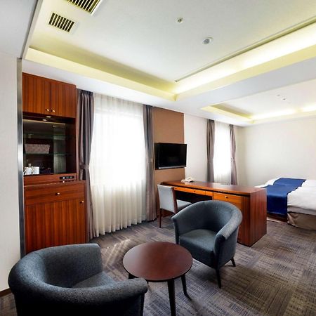 Surestay Plus Hotel By Best Western Shin-Osaka Esterno foto